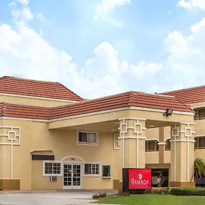 Otel Ramada By Wyndham, Ontario
