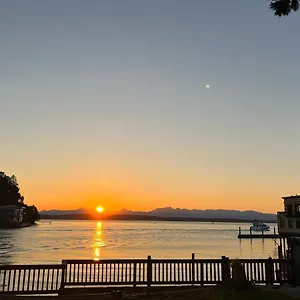 Waterfront Hidden Gem Apartment Seattle